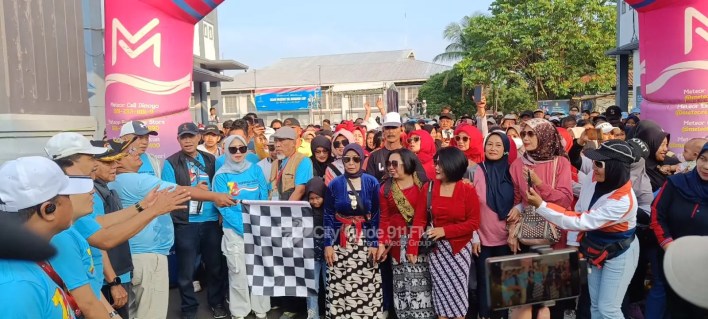 Jalan sehat memperingati Harkopnas ke-78 di Kota Malang. (Foto : Heri Prasetyo)