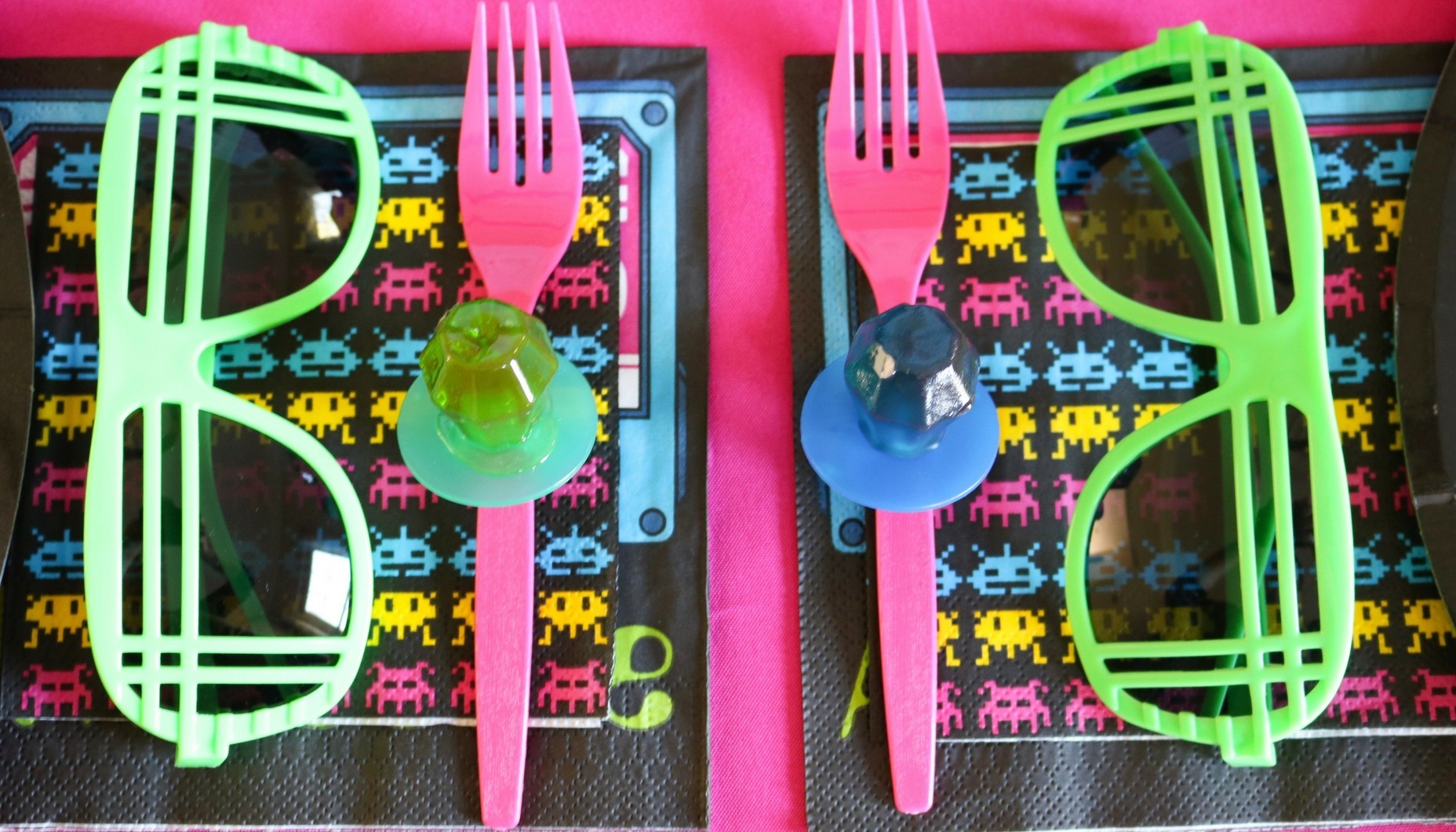 It's time to celebrate your teenager! Awesome 80s Throwback Party Fun365