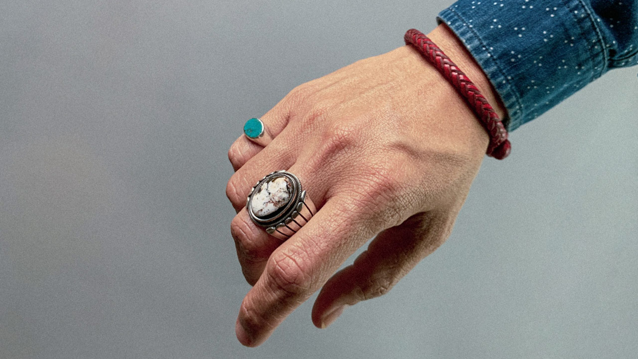 what does a ring on the middle finger mean ask cladright cladright on wedding ring middle finger man