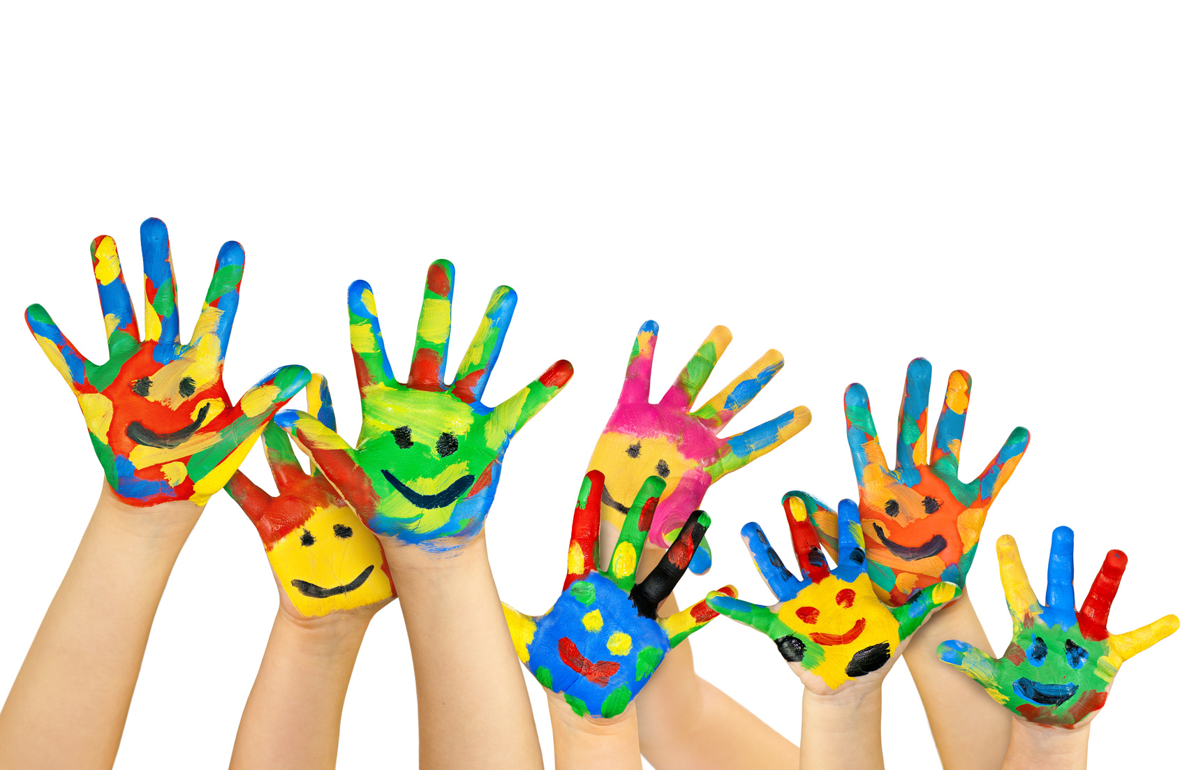viele bemalte bunte Kinderhände
