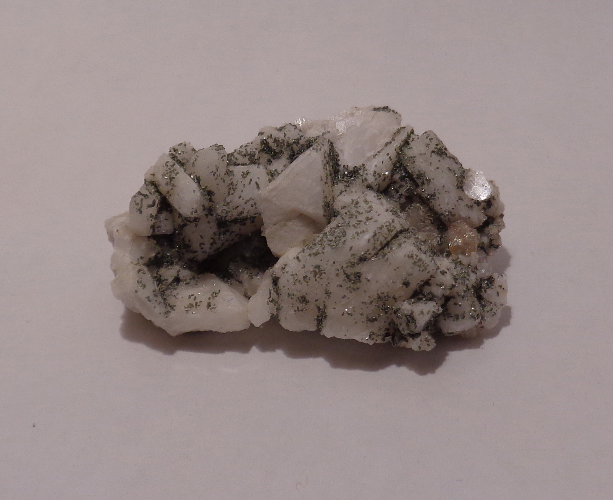 Albite (var. pericline) with chlorite and titanite