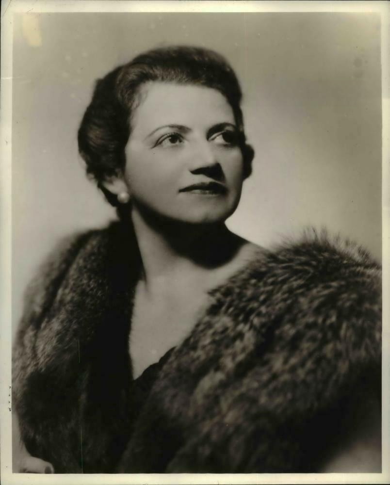 SOPRANO ROSE PAULY