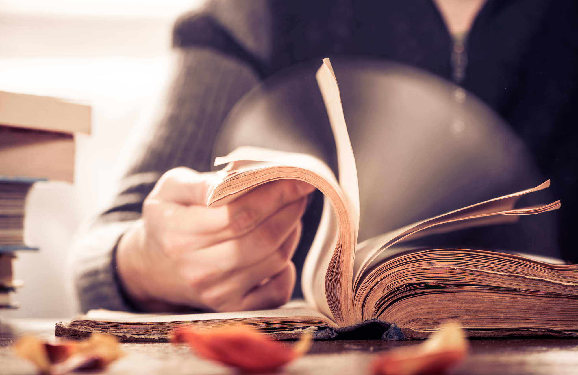 7 practical tips on how to read faster without losing comprehension