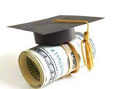 Read more about the article Three Seniors Awarded Scholarships