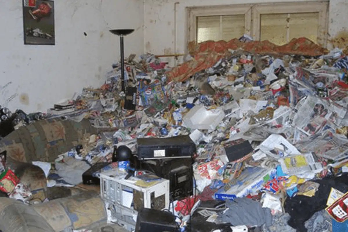 Ob messis oder mietnomaden, wir räumen zugemüllte wohnungen wieder frei. Reinigung Messie Wohnung Bonn - Clean Concept Plus