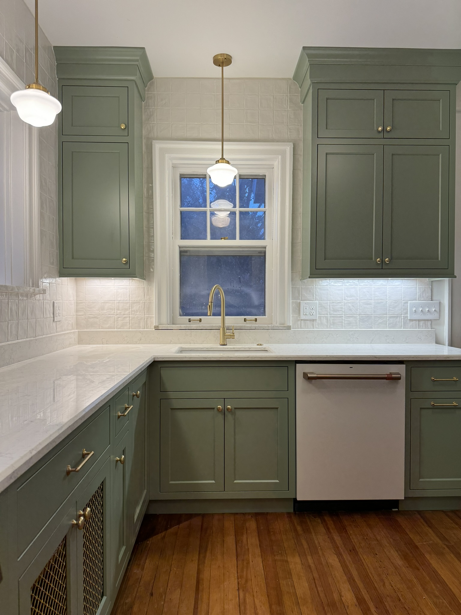 Modern kitchen backsplash installation in St. Louis
