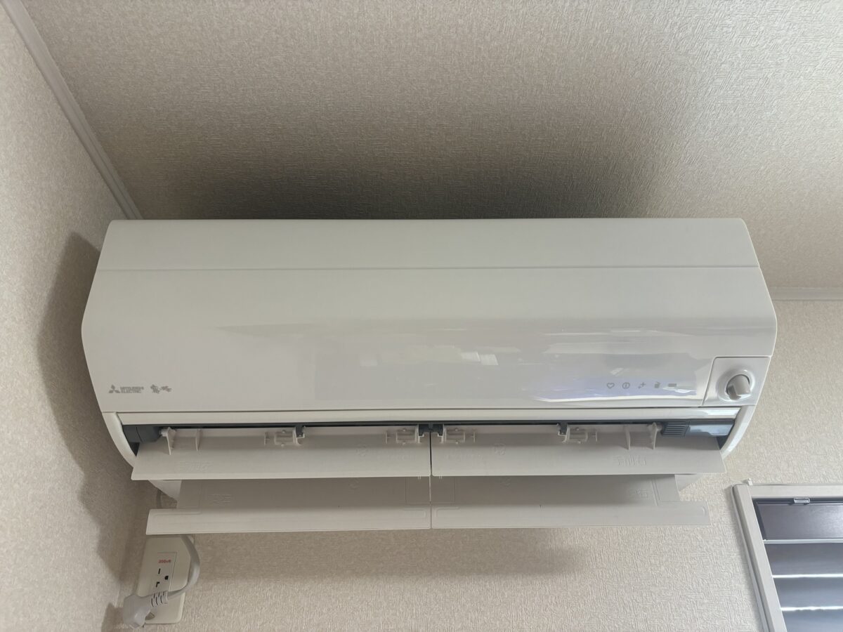 相模原市で霧ヶ峰エアコンクリーニング三菱製|MSZ-ZW5619S-W分解