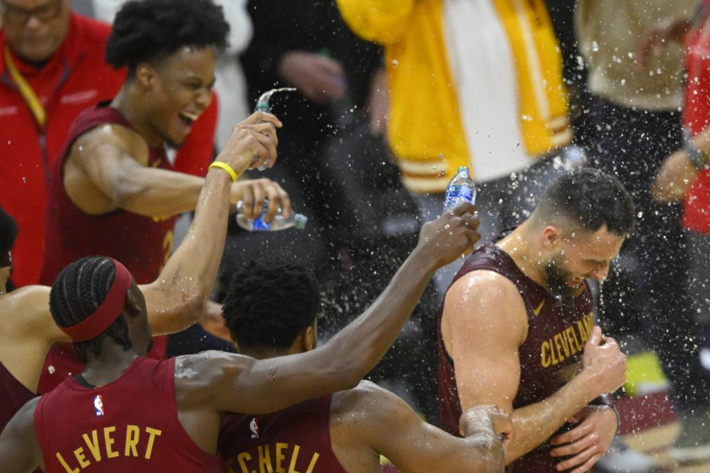 The Play Of The Cavs Game That Was Super Simple What Cleveland Max Strus 1024x683 