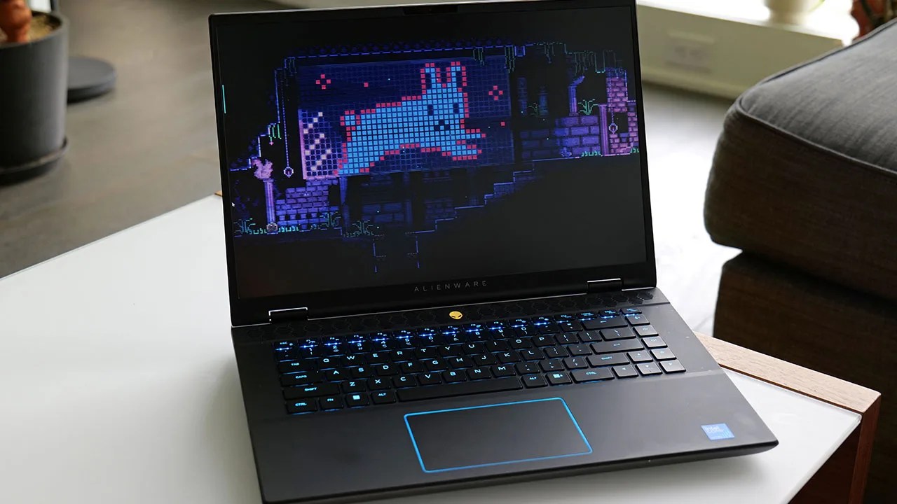 Alienware m16 R2: Pantalla