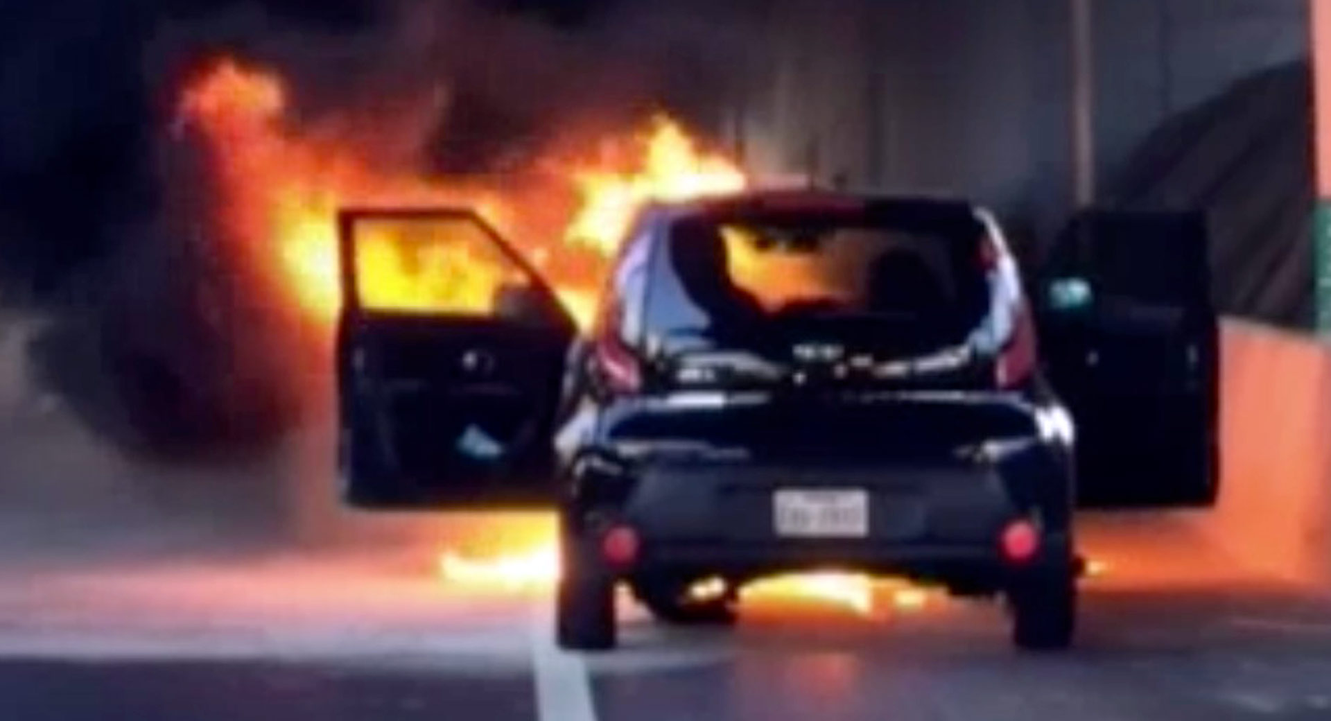 “Environmentally-Friendly” Hybrid Car Catches Fire, Causes €500,000 Property Damage