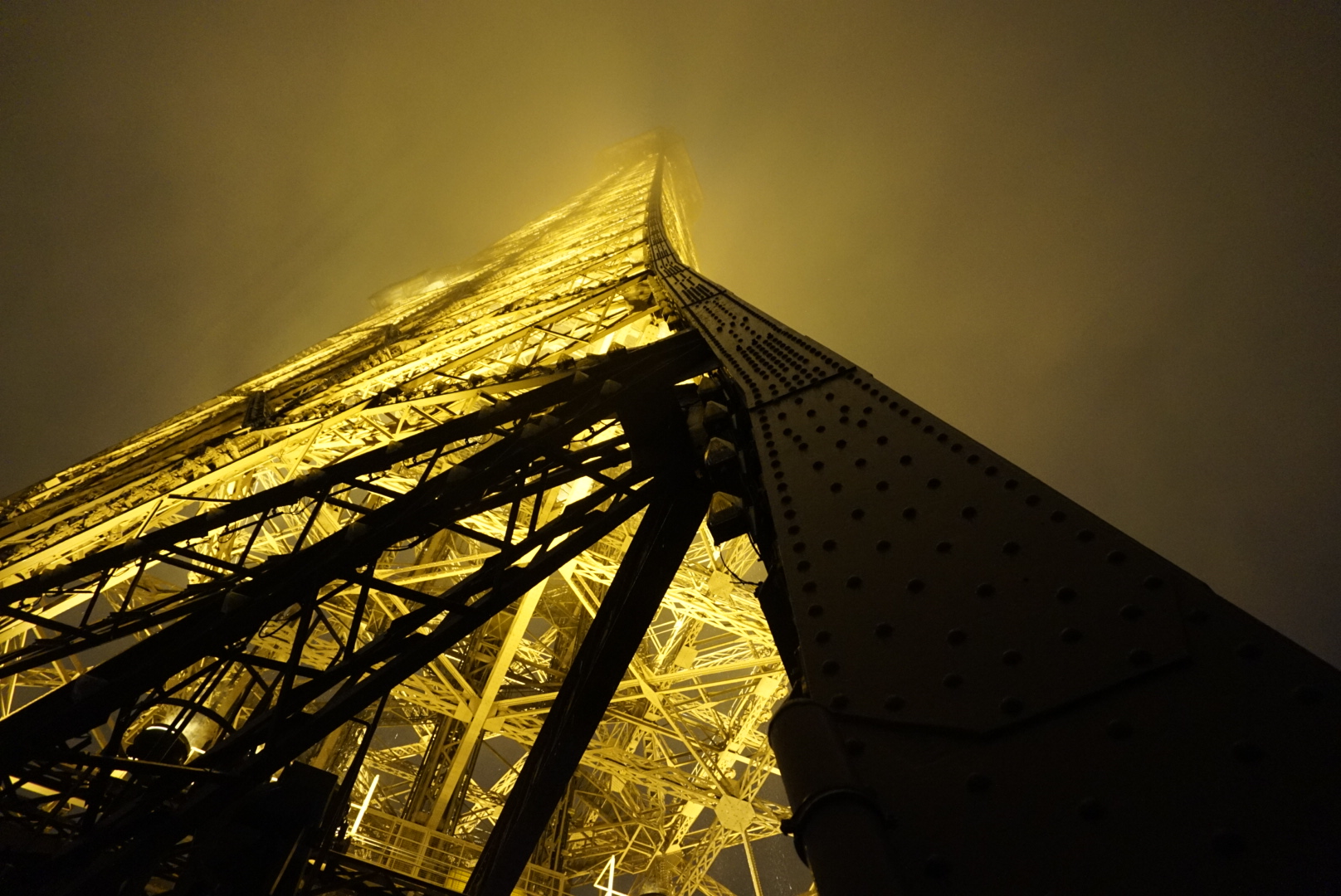 Eiffel Tower lighting up