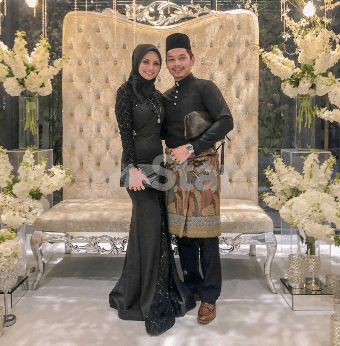 Baju Kahwin Warna Maroon / Tips Pilih Warna Baju Pengantin Mengikut Warna Kulit Sayidahnapisahdotcom