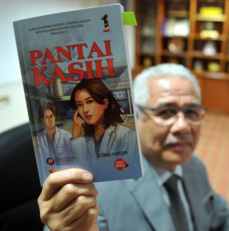 Novel ini mempunyai tema yang unik, pengarang mampu membawa pembaca seperti ikut larut dalam cerita. Novel 'Pantai Kasih' Terus Digunakan Sebagai Komponen ...