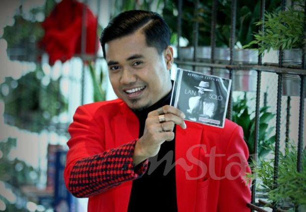 Oct 25, 2021 · sebelumnya, jagat maya dihebohkan dengan video viral aksi pembegalan seorang pria yang dikenal dengan panggilan ustaz nasihin di media sosial (medsos). Cokelat Tak Semanis Honey : Dia Semanis Honey Ep11 Gempak