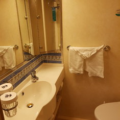 Inside Cabin 8443 On Voyager Of The Seas Category Sk