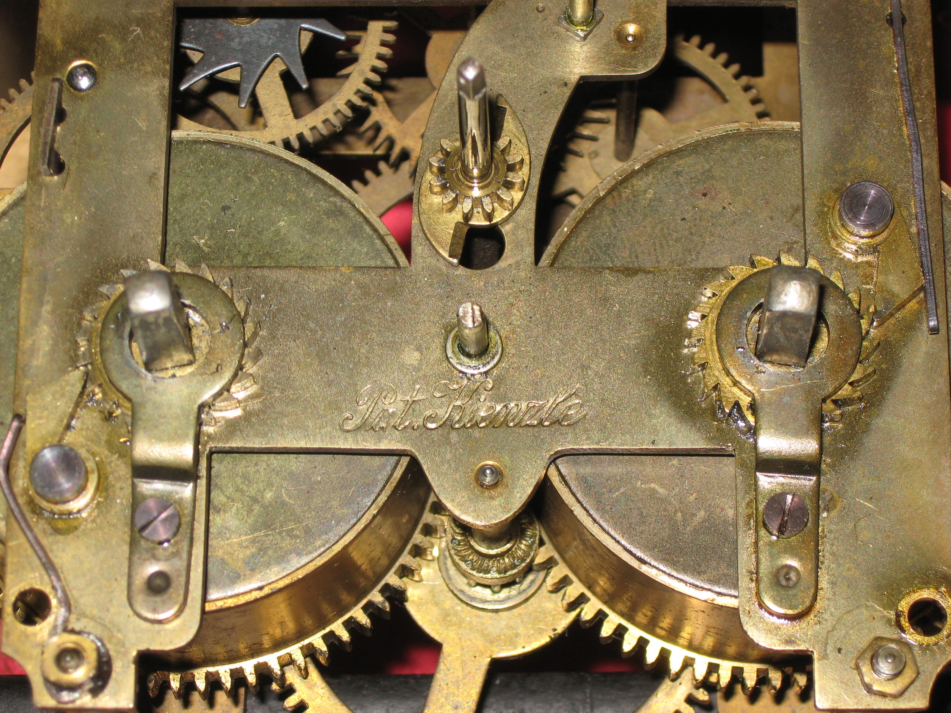 Kienzle Box (Wall) Clock – ClockInfo.com