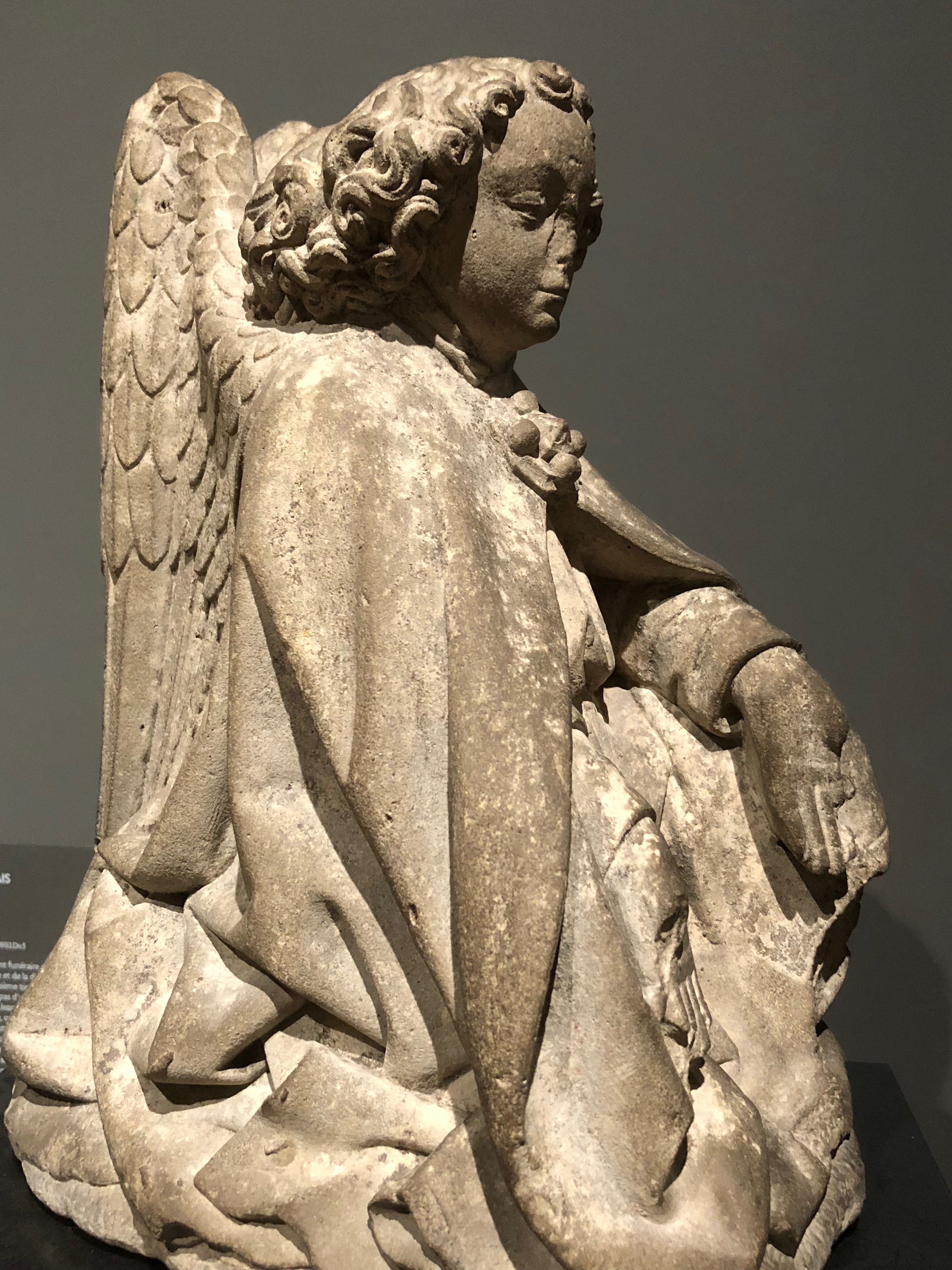 Ange agenouillé (France, Bourbonnais, deuxième tiers du XVe s.)