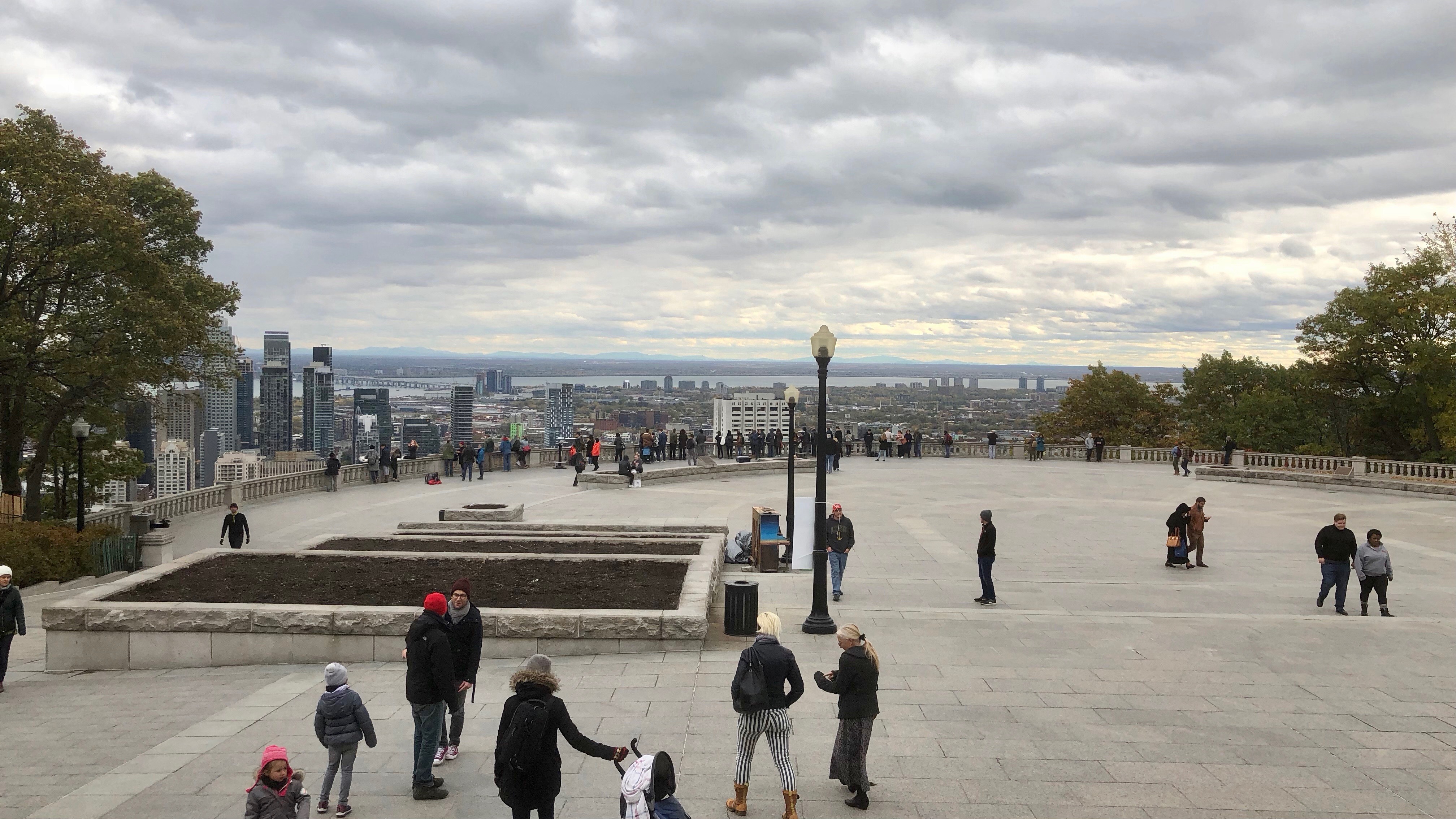 Belvédère Kondiaronk in front of Mt Royal Chalet