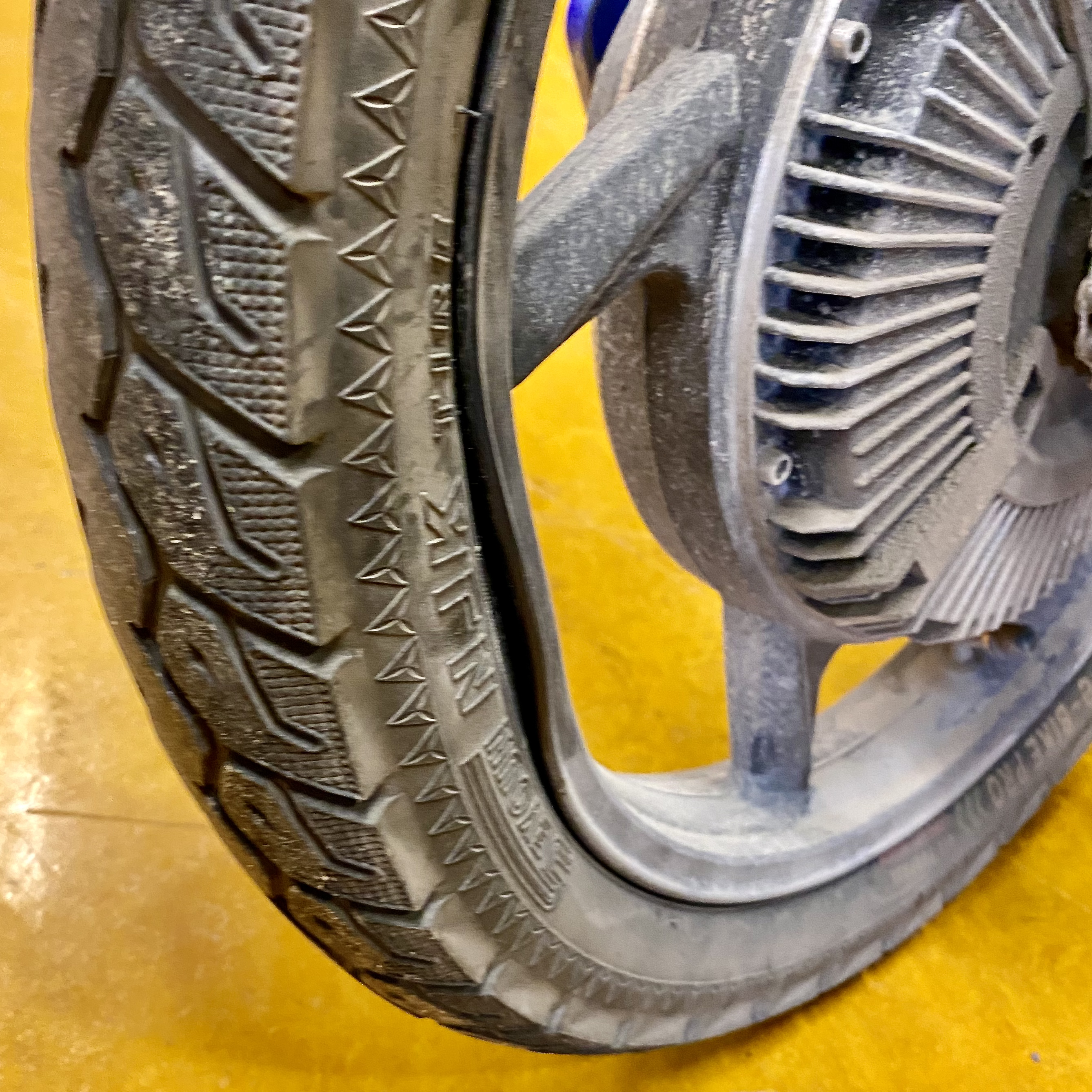 Mardi: jante légèrement déformée