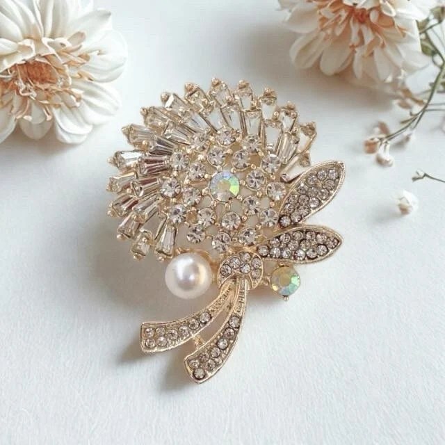 Moderna Pearlette Brooch