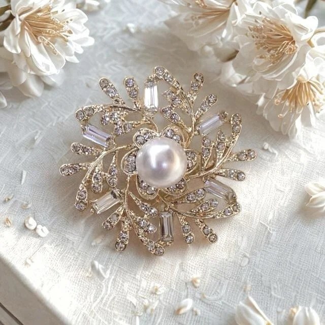 Moderna Pearlette Brooch