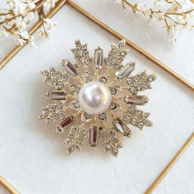 Moderna Pearlette Brooch