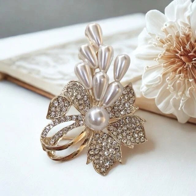 Moderna Pearlette Brooch