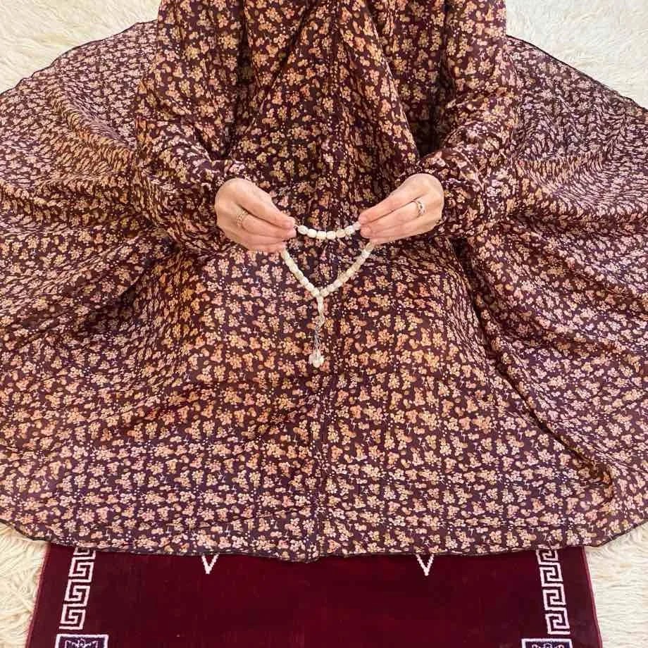 Printed namaz chadar with sleeves