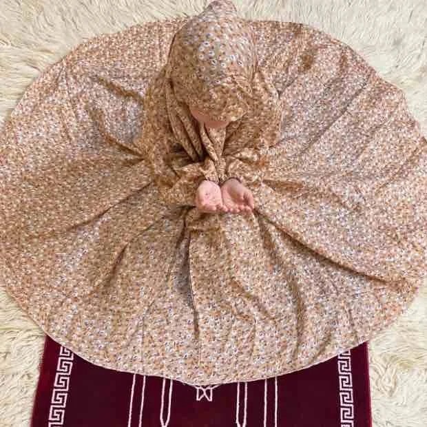 Kids Namaz chadar with sleeves Clothifydotpk