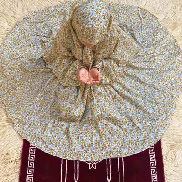 Kids Namaz chadar with sleeves Clothifydotpk
