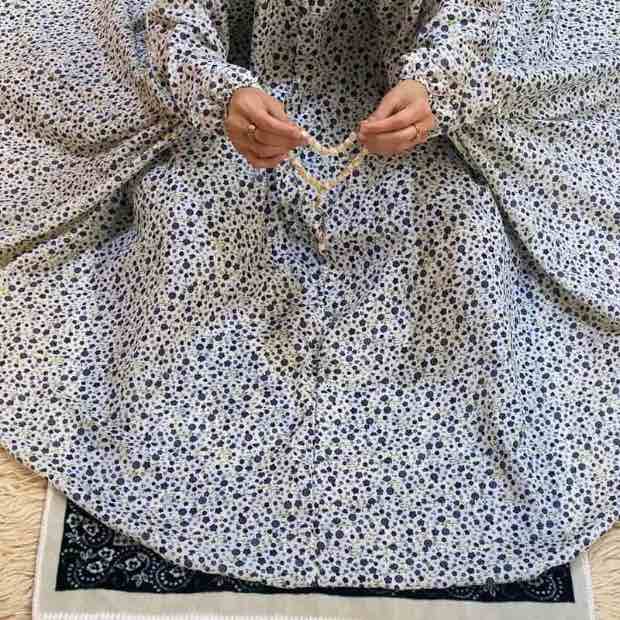 Printed Namaz Chadar with sleeves CLOTHIFYDOTPK