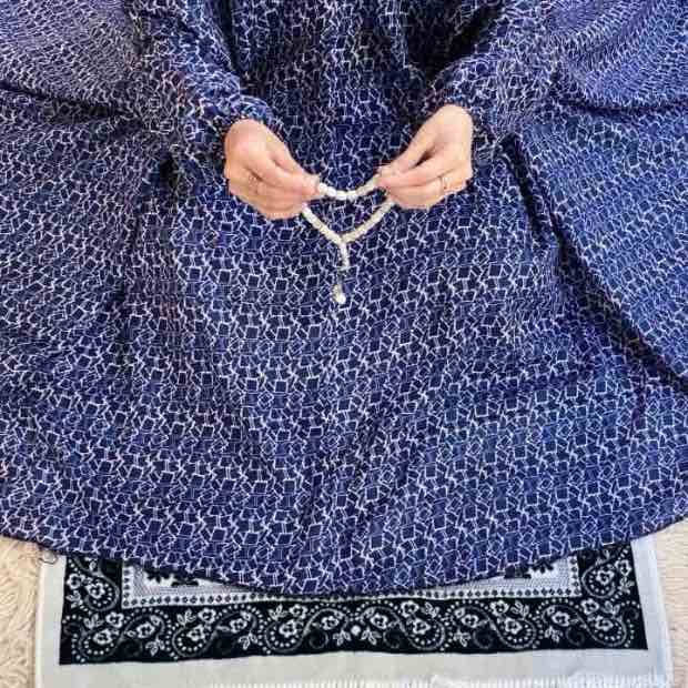 Printed Namaz Chadar with sleeves CLOTHIFYDOTPK