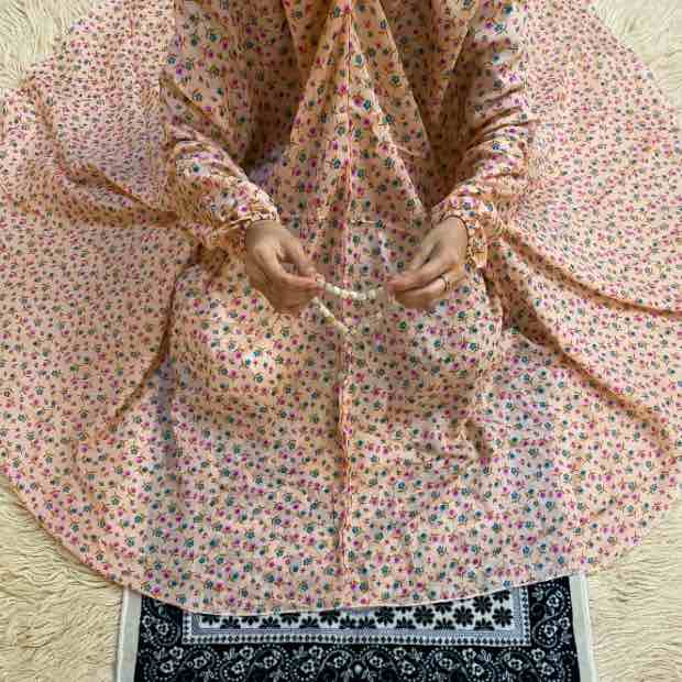Printed Namaz Chadar with sleeves CLOTHIFYDOTPK