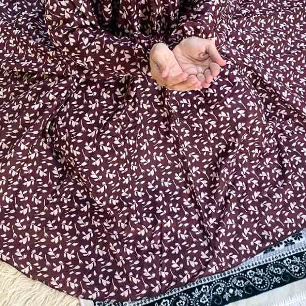Namaz Chadar with sleeves CLOTHIFYDOTPK
