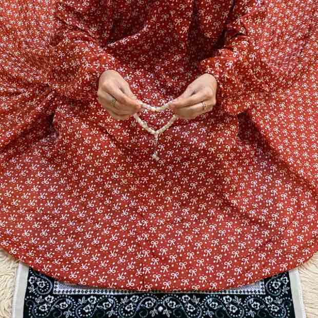 Printed Namaz Chadar with sleeves CLOTHIFYDOTPK