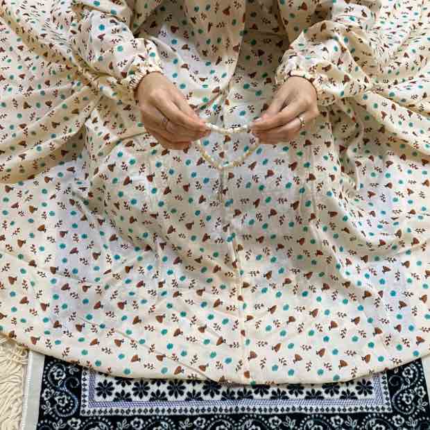 Printed Namaz Chadar with sleeves CLOTHIFYDOTPK