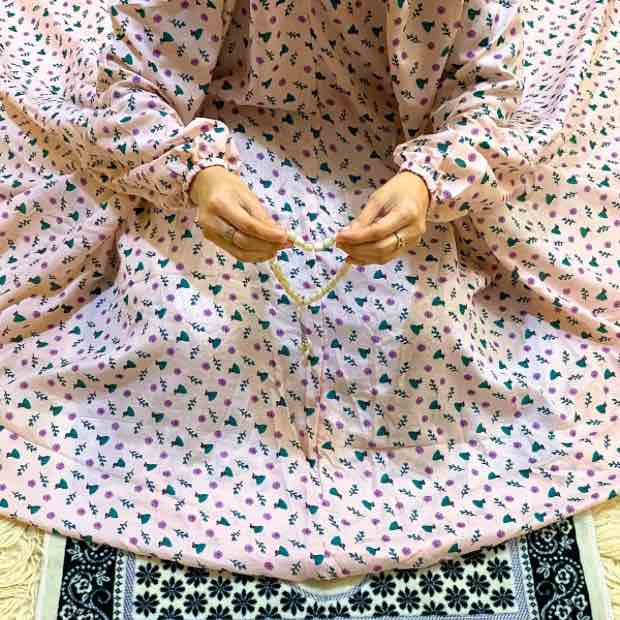 Printed Namaz Chadar with sleeves CLOTHIFYDOTPK