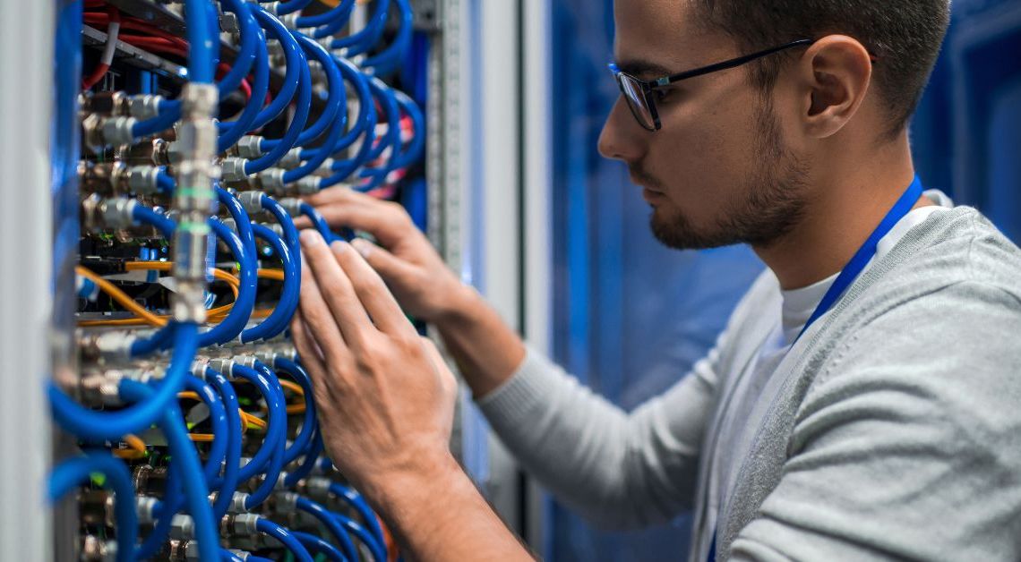 The Role of Custom Cabling in Expanding AI Data Centers