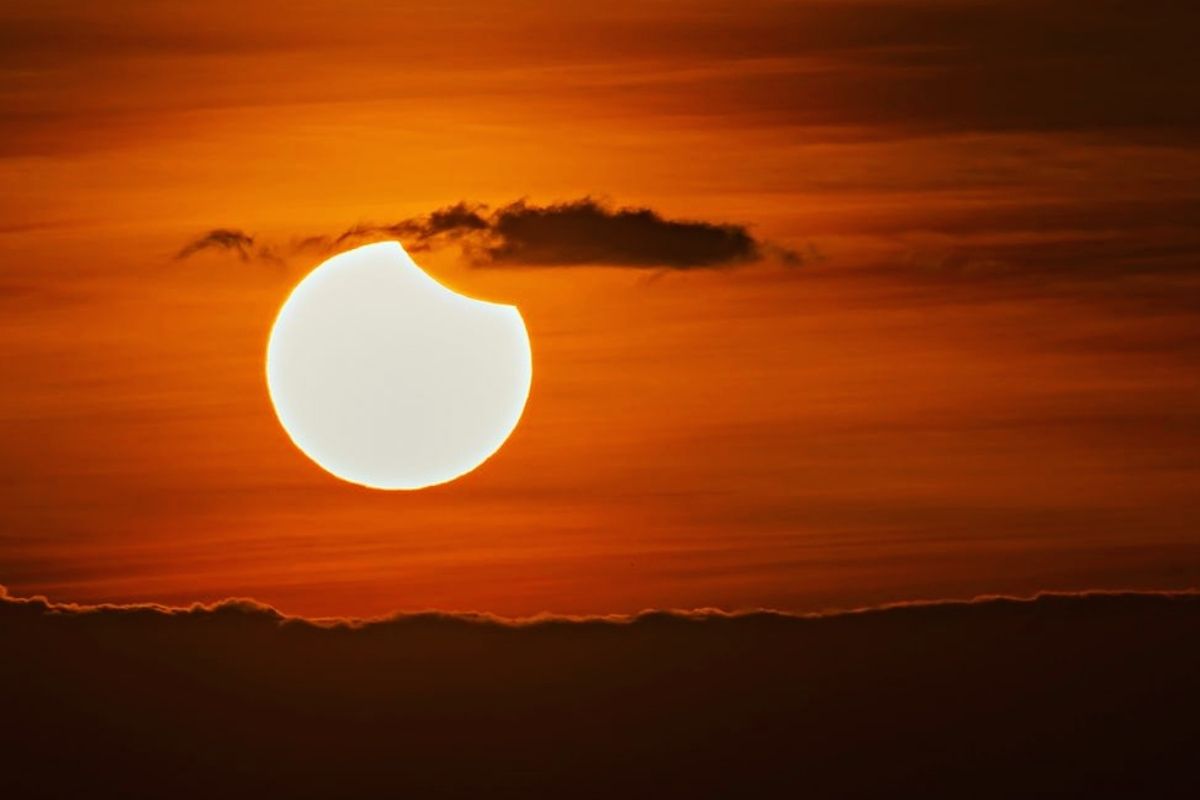 · l'elongazione rappresenta il valore angolare fra luna e sole visto dalla terra alle ore 00h di t.u. Calendario Astronomico Per Aprile In Peru Dalle Fasi Lunari A Un Eclissi Solare Infobae