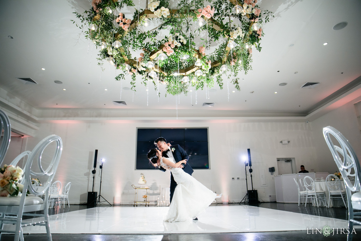 How long does a wedding reception last?