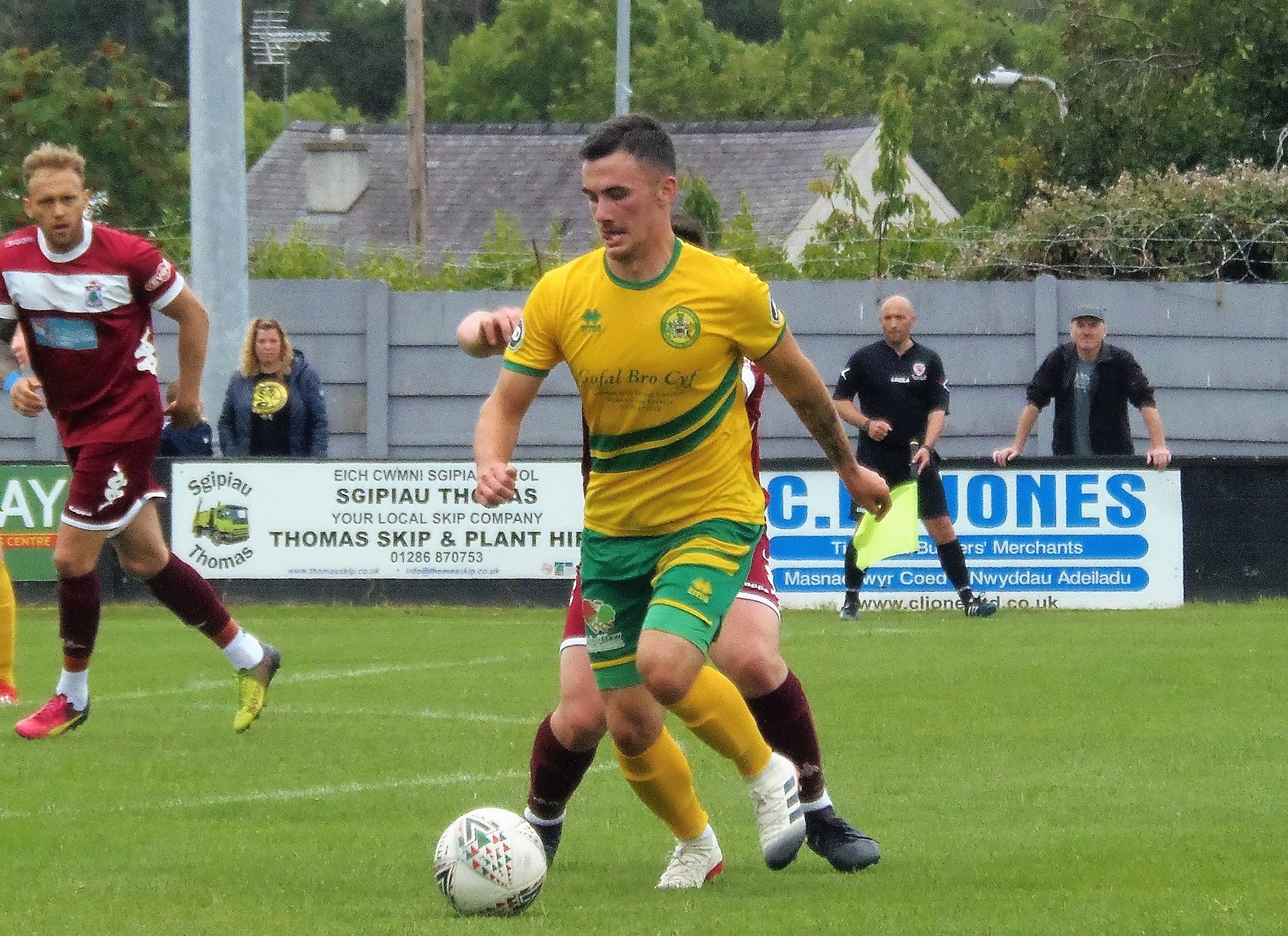 The New Saints swoop to sign Leo Smith from Caernarfon Town Y Clwb