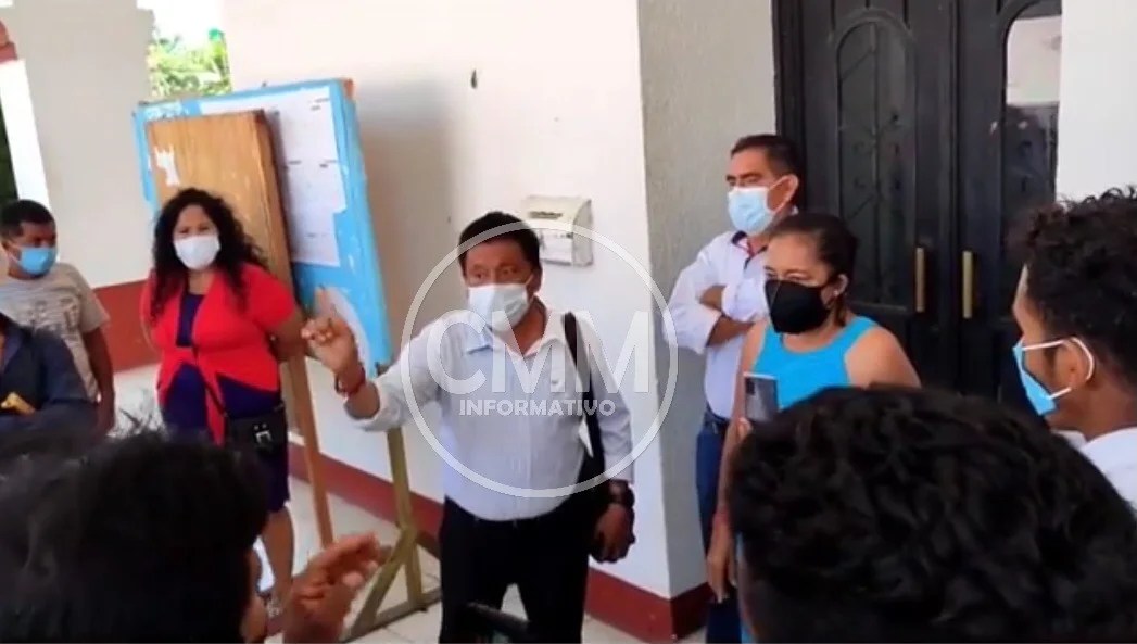 Impiden entrada al palacio municipal a edil de MORENA de Cacahuatepec