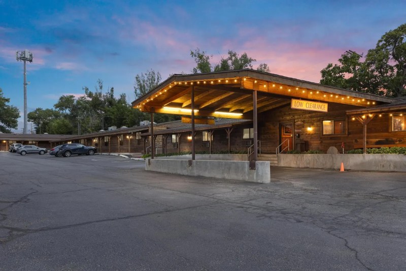 Red Stone Inn