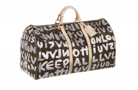Bolso de viaje Keepall de Louis Vuitton con estampado grafiti, foto de estudio
