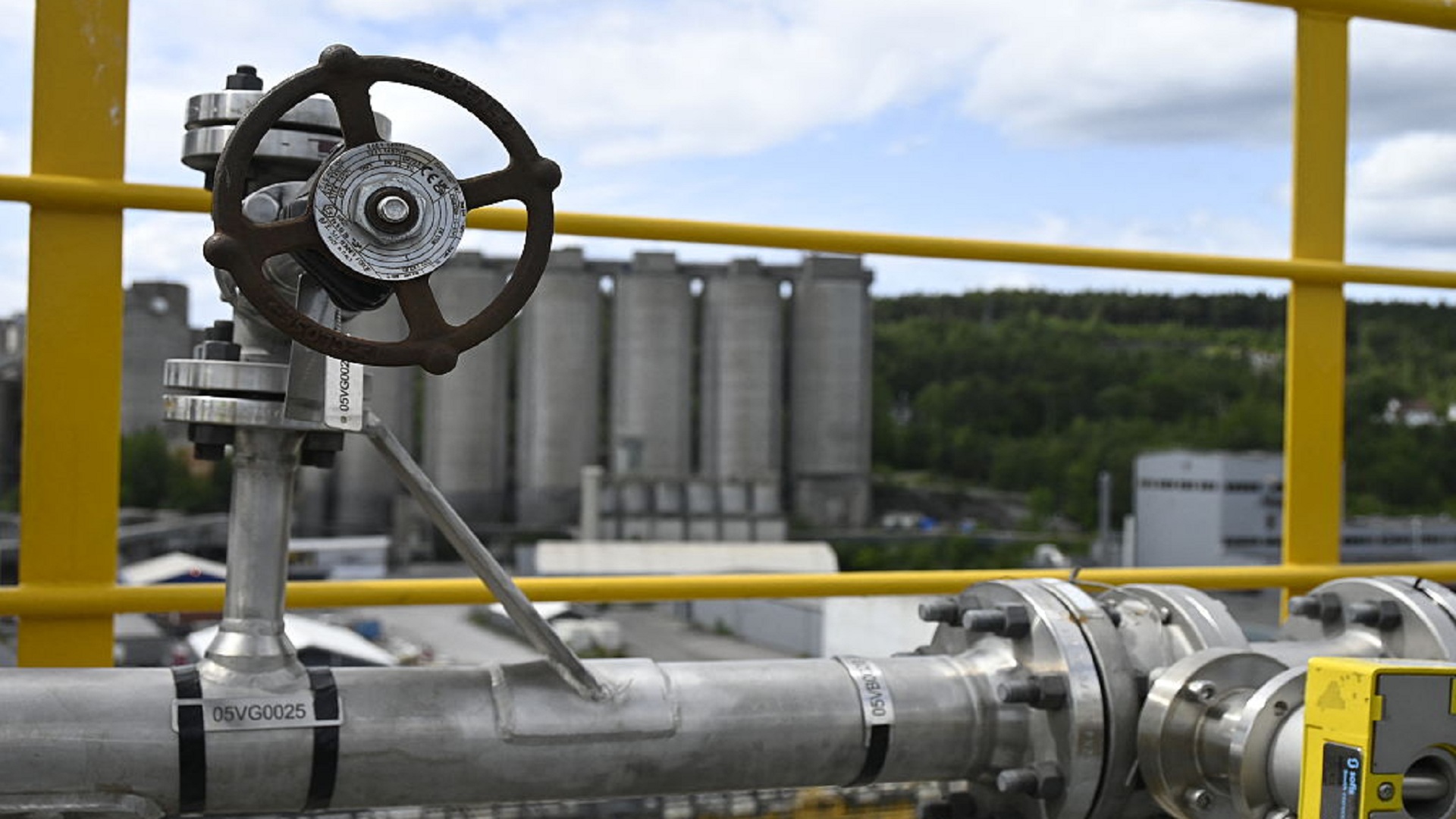 Revolutionary Soda-Fizz Tech Traps 99% CO2 for Just $26 per Ton! 🌍💡 (2025)