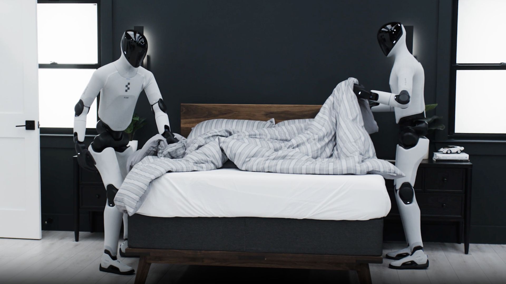 Humanoid Robots Clean a Bedroom: AI Collaboration and Dexterity (2026)