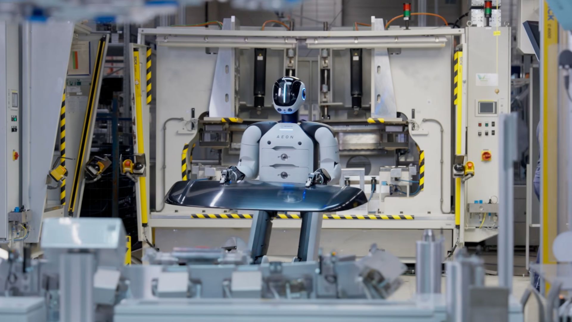 Humanoid Robots in Manufacturing: AEON's Real-World Autonomy (2026)
