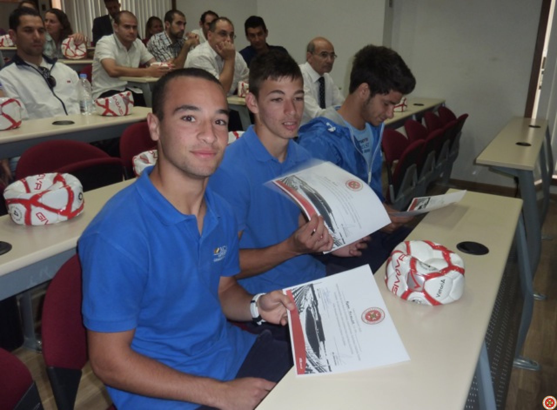 Andr Thomas Mfa Education - Dark Picture Collection - Mobile Quality