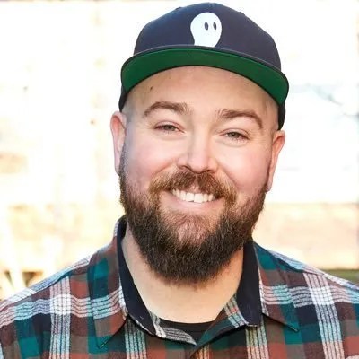 Portrait of Jason Lengstorf wearing a baseball cap.