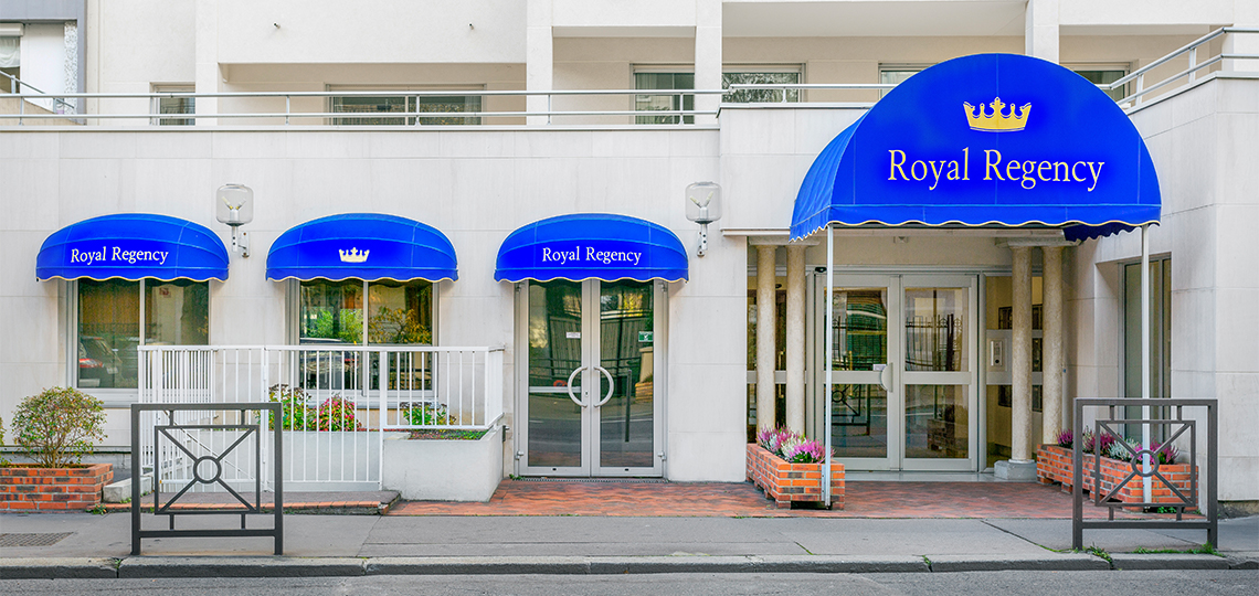 Bathrooms include bathtubs or showers, complimentary toiletries, and hair dryers. Royal Regency Paris Vincennes Val De Marne Diamond Resorts